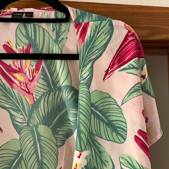 Wrap around crop top - Picture 2 of 3